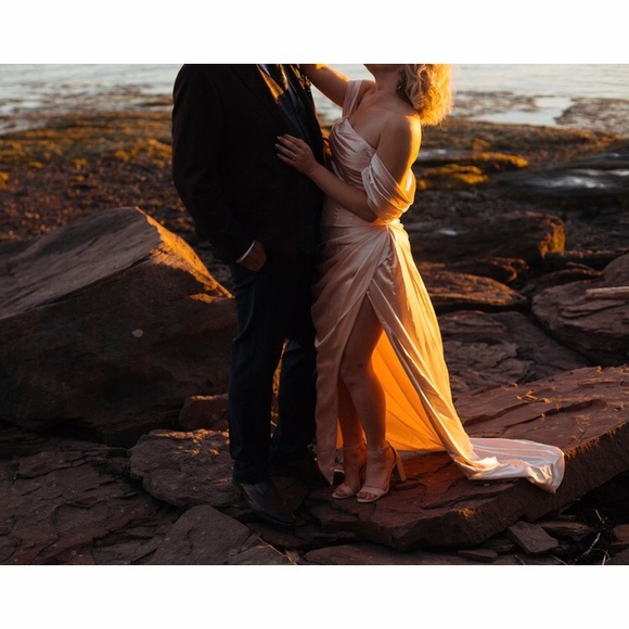 Stunning Wedding Dress - Picture 3 of 6